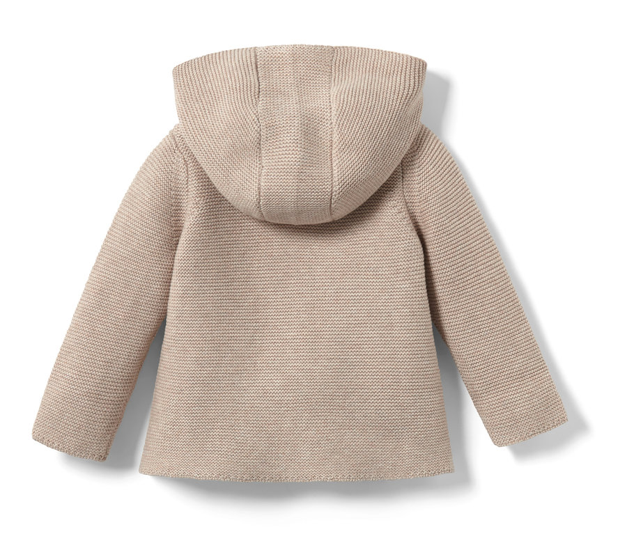 Gros plan sur la jaquette en maille pour bébé, beige chiné, vue de dos.
