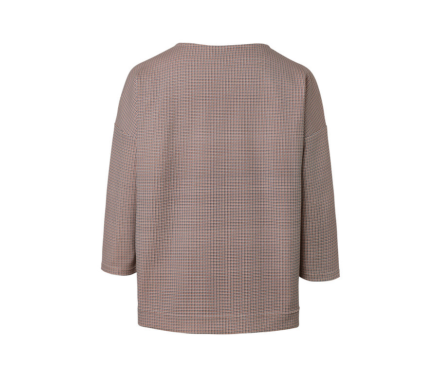 Vue détaillée d'un sweat-shirt à carreaux.