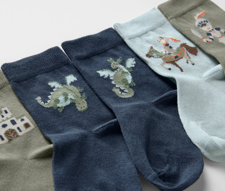 Gros plan de chaussettes pour enfants, 7 paires, motifs de chevalier.