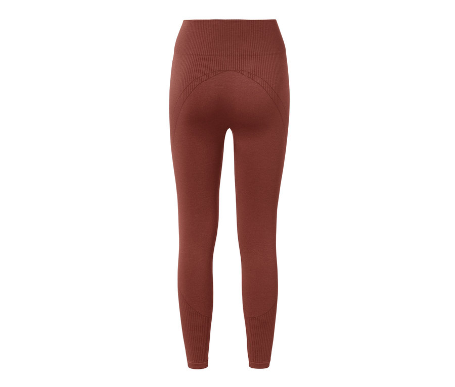 Un legging de sport fonctionnel 7/8 sans coutures marron sur fond blanc.