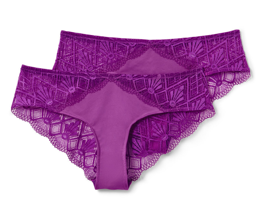 Deux slips brésiliens violets avec de la dentelle.