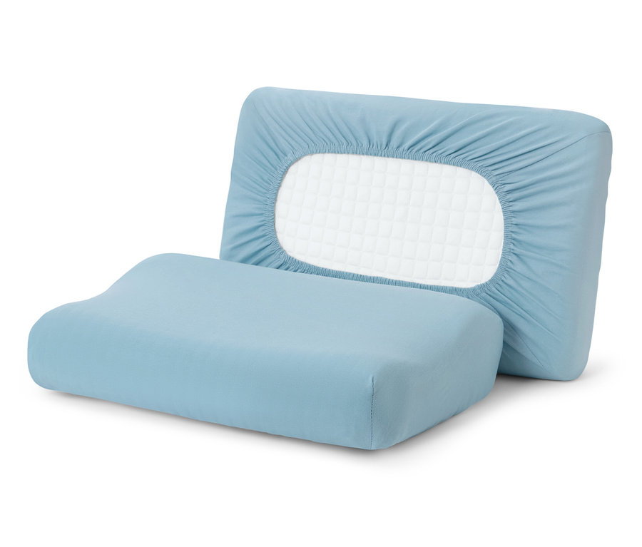 Deux housses de coussin de nuque en jersey bleu clair.