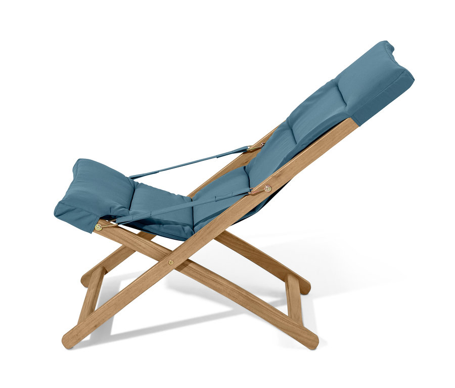 Fauteuil de relaxation pliant bleu-gris sur fond blanc.