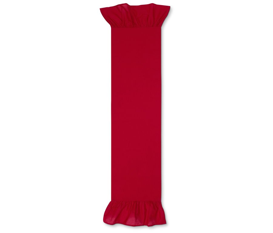 Un foulard rouge avec des volants aux deux extrémités posé sur un fond blanc.