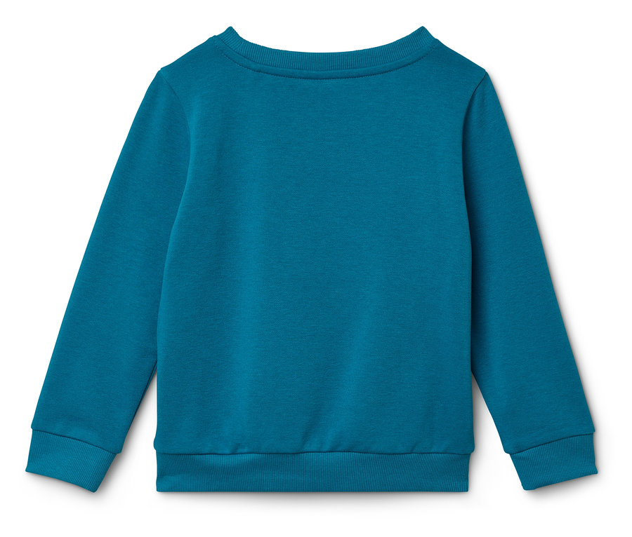 Gros plan d'un pull bleu à manches longues.