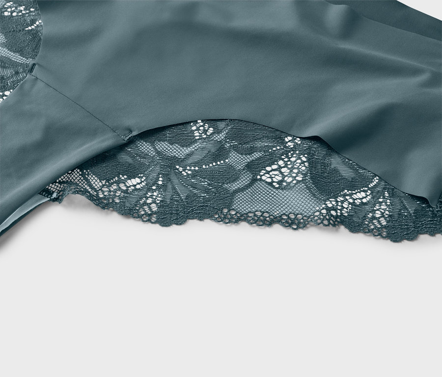 Gros plan d'un tissu turquoise avec de la dentelle turquoise.