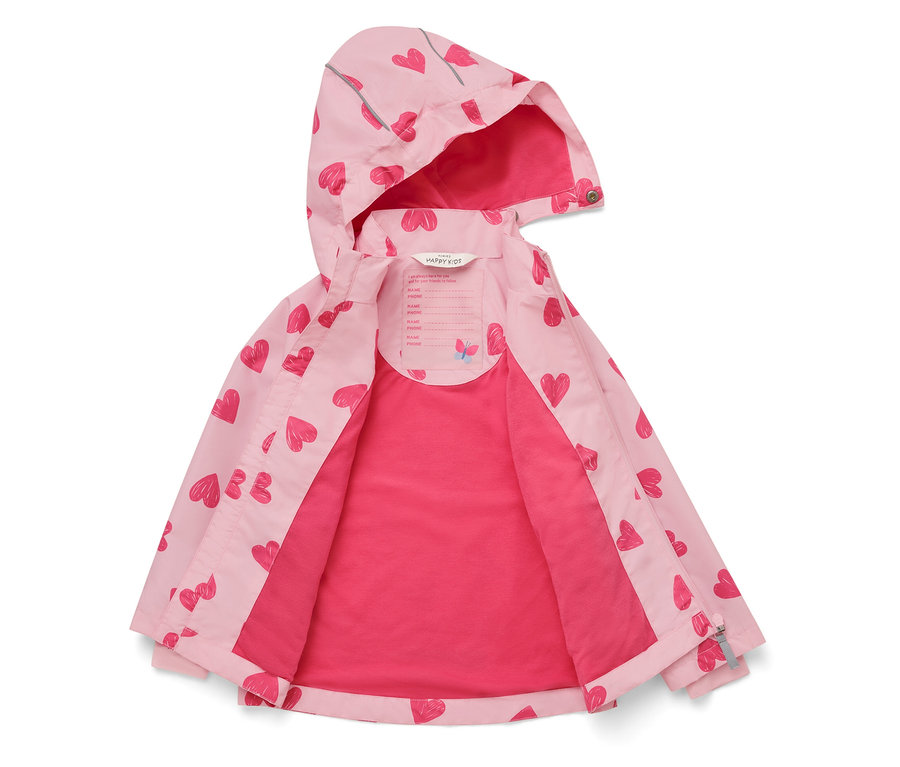 Veste ouverte rose pâle pour enfants avec capuche, recouverte de coeurs rouges.
