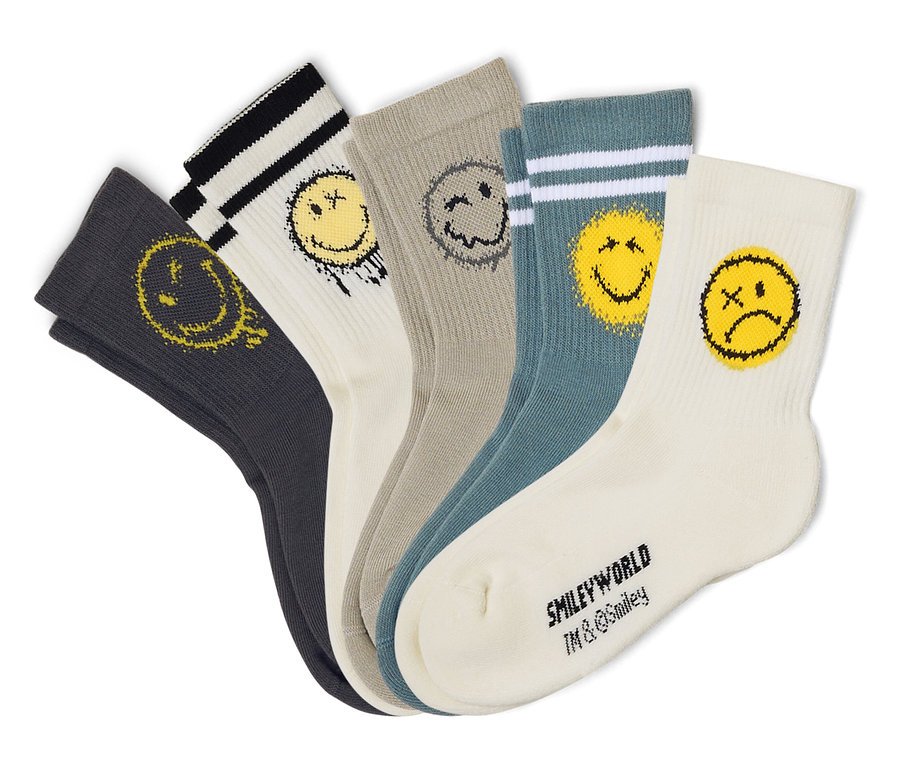 Cinq paires de chaussettes de tennis pour enfant SMILEYWORLD® en blanc, gris et pétrole, étalées en éventail. Chaque chaussette présente un motif de smiley jaune ou gris vieilli différent, certaines avec des bords-côtes rayés.