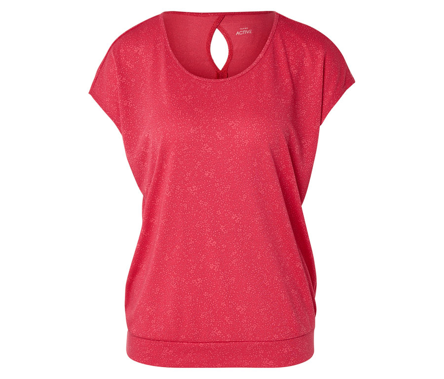 Un t-shirt rouge à manches courtes avec un petit trou dans le haut du dos.