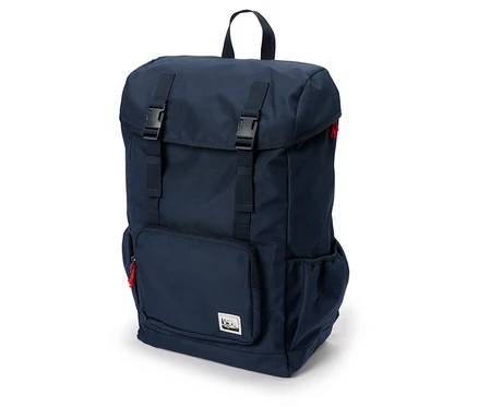 Sac à dos bleu marine avec fermeture à boucle et poches extérieures.