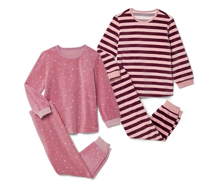 Deux pyjamas en nicky pour enfant vieux rose. L'un est uni à étoiles, l'autre est rayé vieux rose et bordeaux.