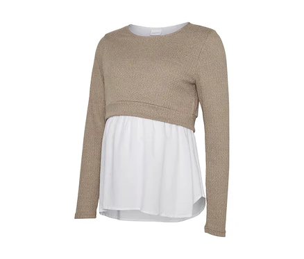 Haut superposé composé d'un pull côtelé beige à manches longues et d'un sous-vêtement blanc fluide.
