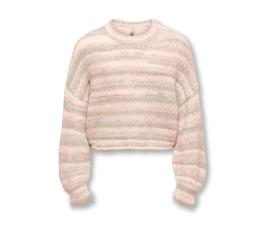 Pull court rose clair avec des rayures horizontales vert clair et rose, texture tricotée douce et duveteuse, col rond et poignets côtelés.