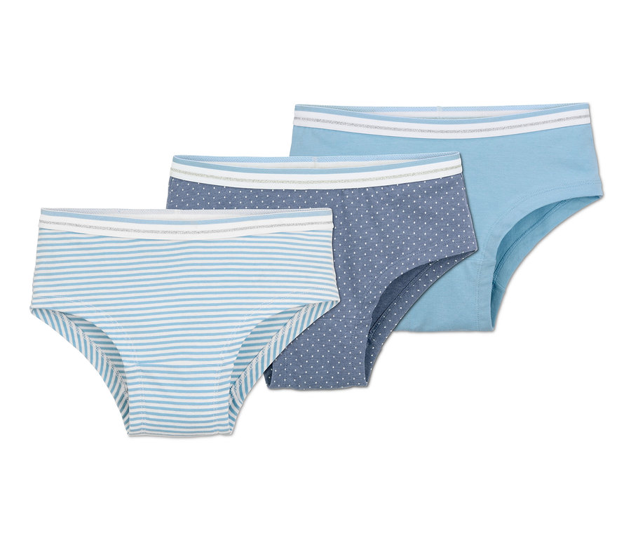 Trois culottes pour filles : une bleue avec des rayures blanches, une bleu foncé avec des points blancs et une bleu clair.