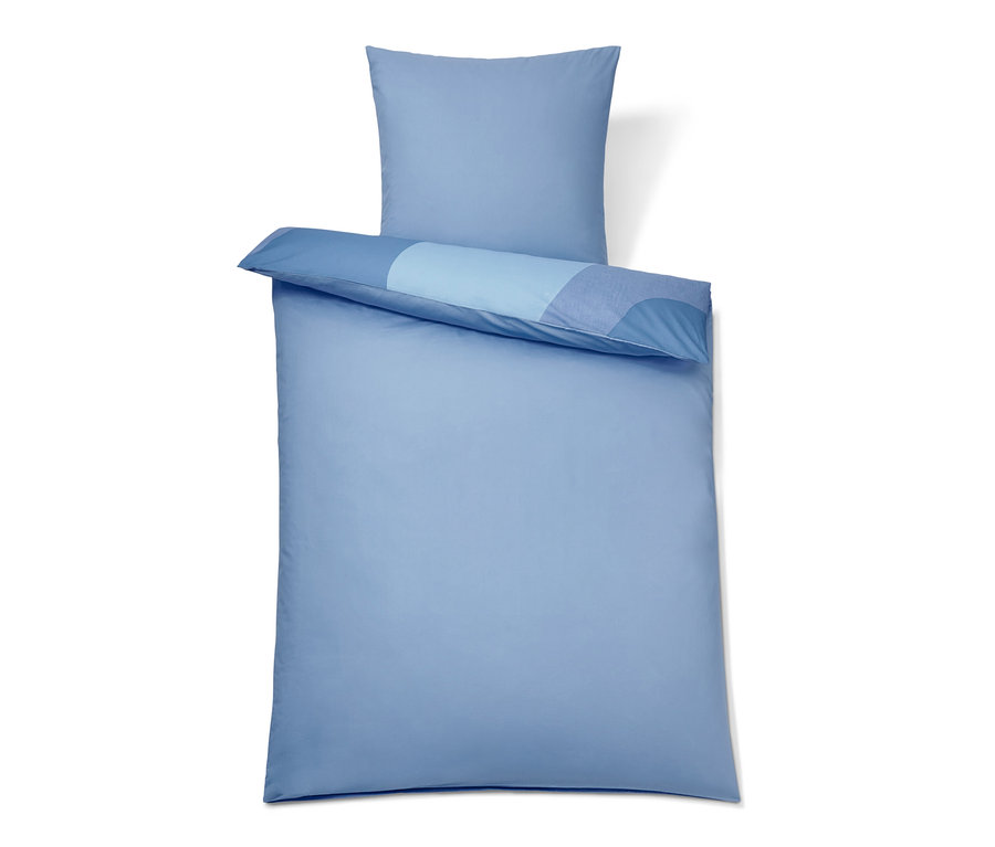 Parure de lit en coton de qualité supérieure bleu clair, taille normale et grande taille, pliée l'une sur l'autre.