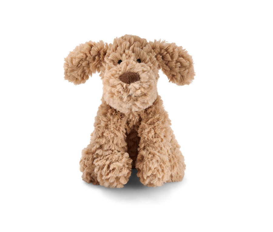 Un animal en peluche « Chien » brun est assis sur un fond blanc.