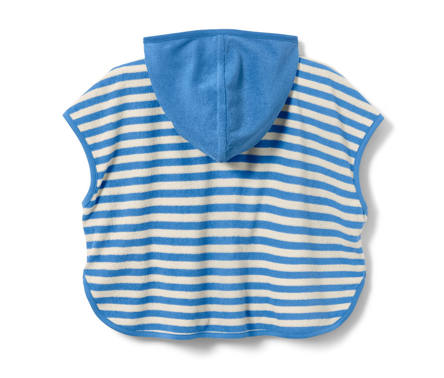 Vue arrière d'un poncho en tissu éponge pour enfant avec une capuche bleue et des rayures horizontales bleues et blanches.