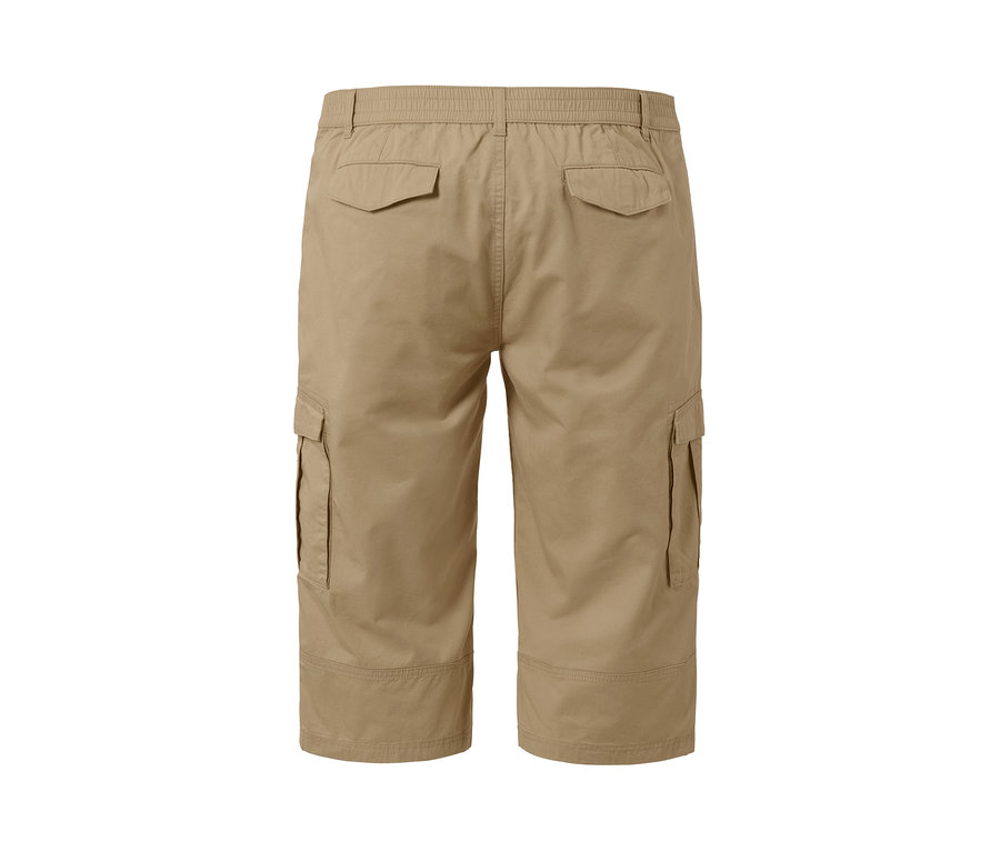 Bermuda cargo 3/4 beige avec poches arrière.