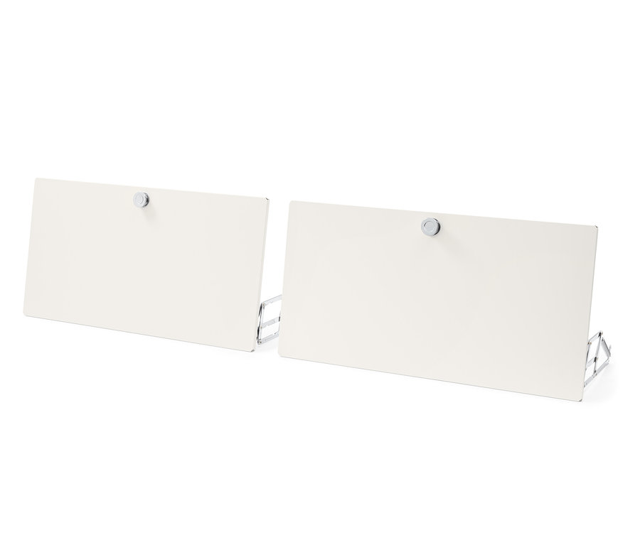 Deux jeux d'abattants supplémentaires en métal blanc « CN3 ».