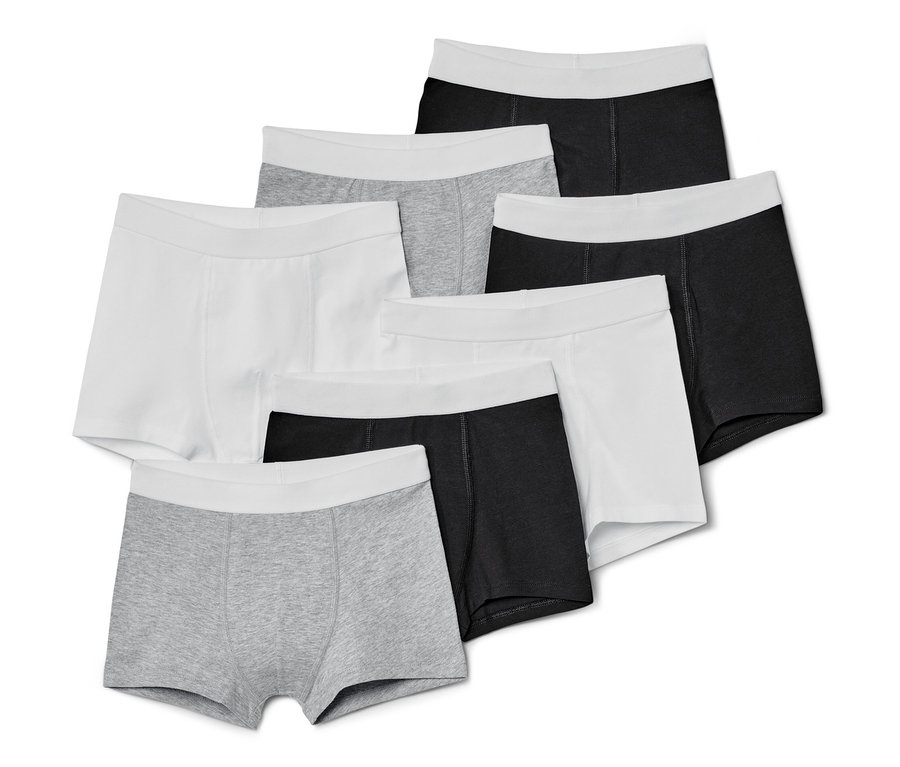 Sept boxers pour enfant, gris, blanc et noir.