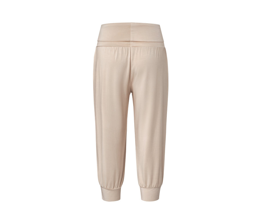 Corsaire de yoga beige.