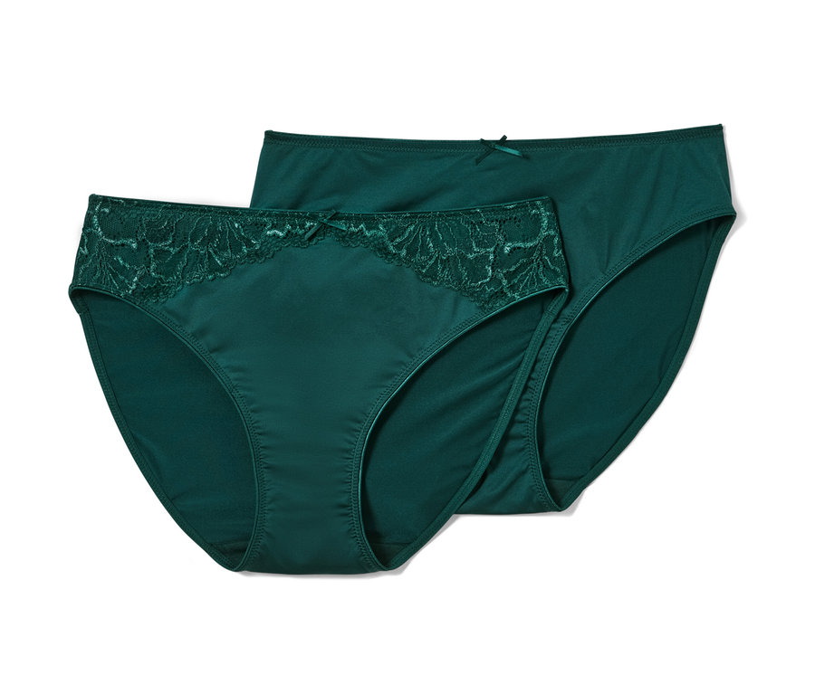Deux slips verts, un avec de la dentelle.