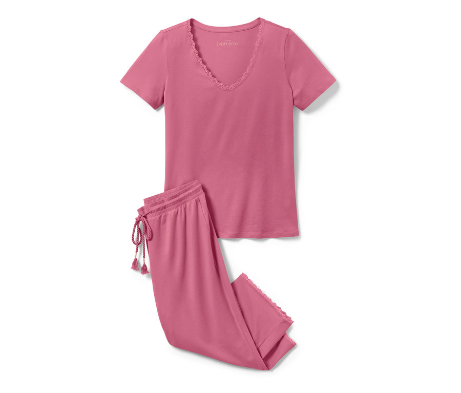 Ensemble pyjama 3/4 rose avec bordure en dentelle sur le t-shirt et le pantalon.