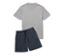 Un ensemble pyjama shorty gris composé d'un t-shirt et d'un short rayé.