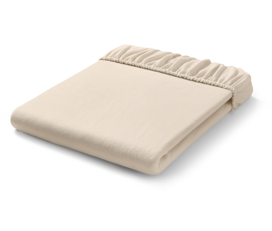 Un drap-housse beige, plié sur un fond blanc.