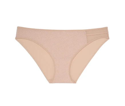 Un slip Passionata « Nais » de couleur dune sur fond blanc.