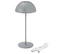 Lampe grise avec câble USB sur fond blanc.