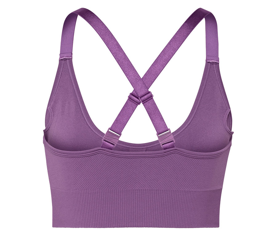 Gros plan d'un soutien-gorge de sport violet avec des bretelles croisées dans le dos.