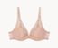 Soutien-gorge beige en dentelle avec armatures et bretelles réglables.