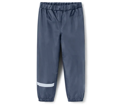 Pantalon de pluie bleu avec bande réfléchissante sur la jambe.