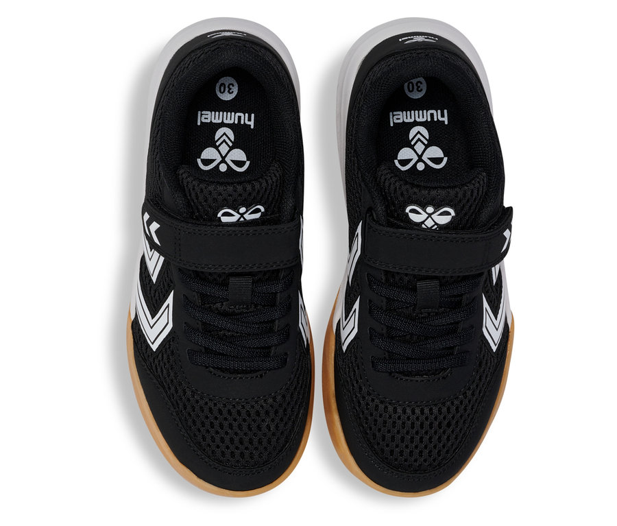 Vue de dessus d'une paire de chaussures noires Multiplay Flex VC JR hummel® avec des accents blancs et une fermeture velcro.