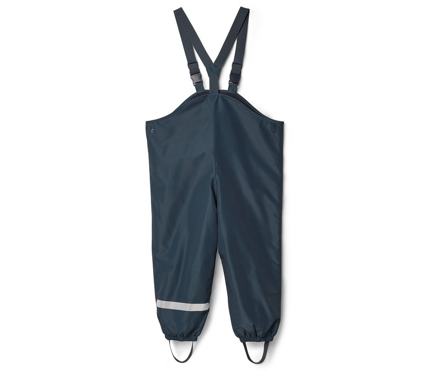 Pantalon de pluie bleu à bretelles avec bandes réfléchissantes sur les jambes.
