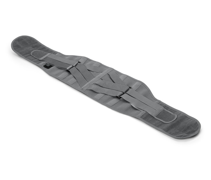 Une ceinture de soutien lombaire grise avec fermeture velcro est disposée en diagonale sur un fond blanc.