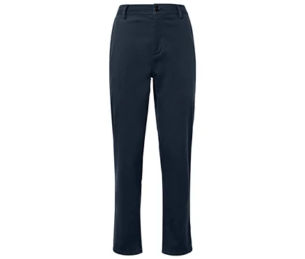 Un pantalon en tissu bleu marine posé sur un fond blanc.