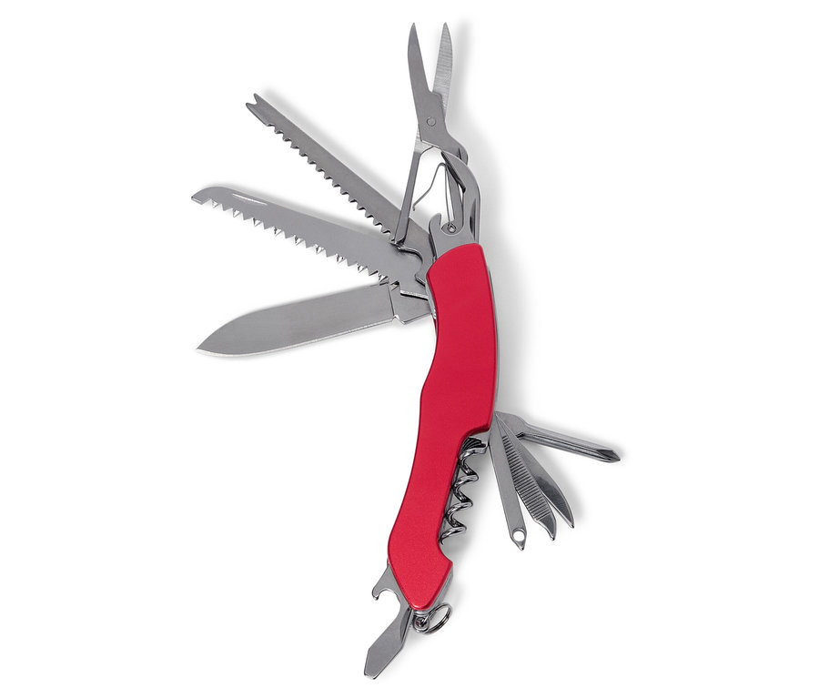 Gros plan d'un outil multifonction rouge avec divers outils déployés sur un fond blanc.