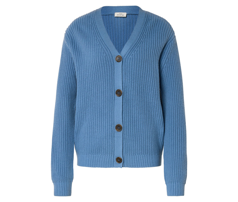 Cardigan en tricot bleu clair avec encolure en V et trois boutons marron.