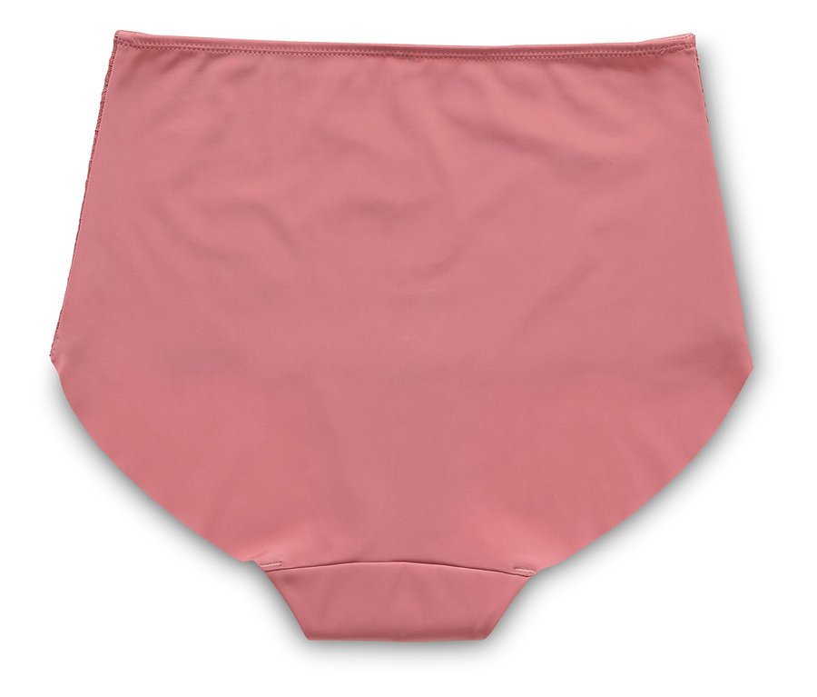 Gros plan d'une culotte de dame rose, entièrement sur fond blanc.
