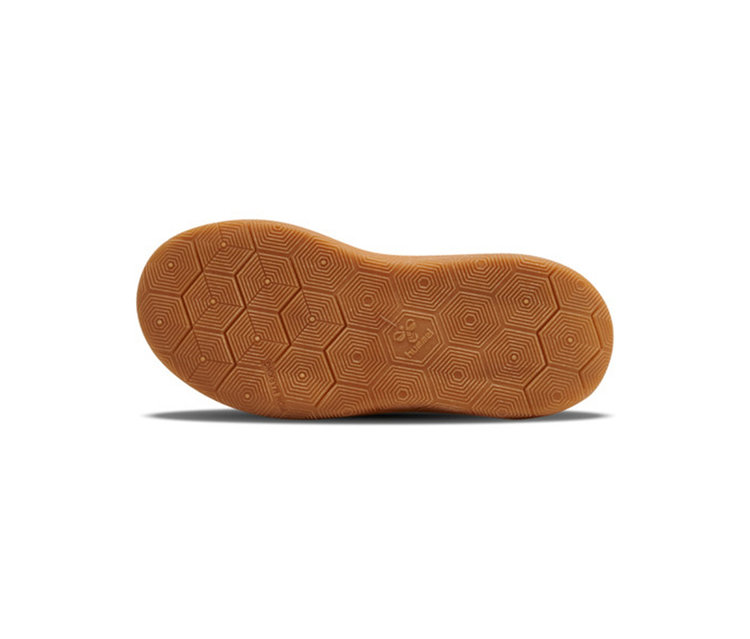 Semelle de chaussure marron avec motif hexagonal et logo Hummel.