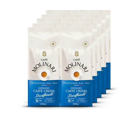 Six paquets de café Molinari Caffè Crema Decaffeinato, blancs et bleus, avec le logo et une tasse de café, empilés et légèrement décalés.