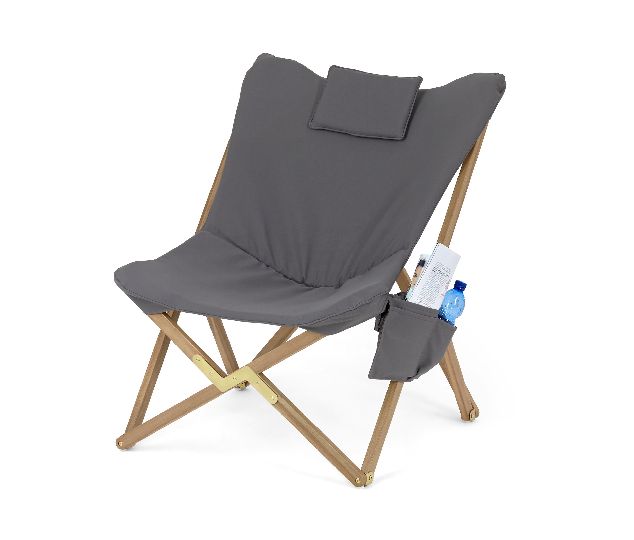 Un fauteuil de relaxation pliant et un fauteuil papillon pliable avec poche latérale sur fond blanc.
