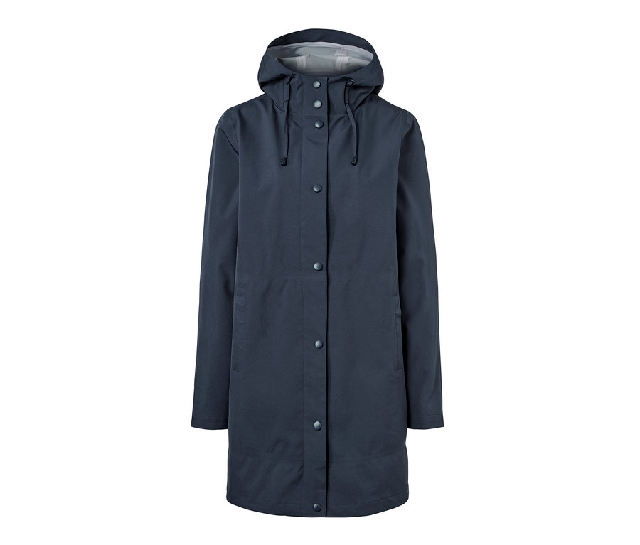 Une parka de pluie hardshell bleu marine avec capuche et fermeture à boutons.