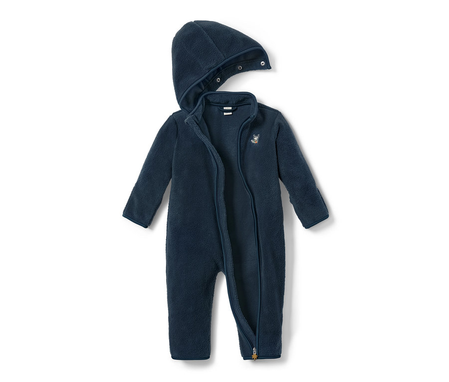 Combinaison en polaire bleue avec capuche et fermeture éclair.