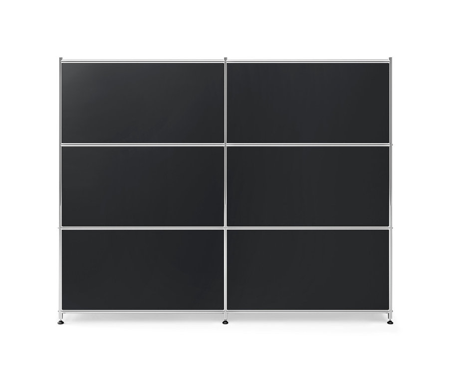 Commode en métal noire « CN3 » avec quatre abattants.