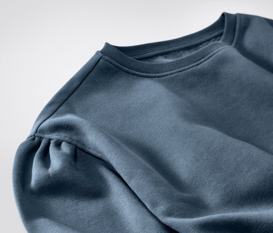 Détail d'une robe en sweat pour enfant.