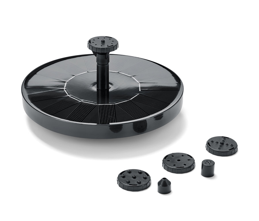 Une fontaine solaire flottante noire et des buses.