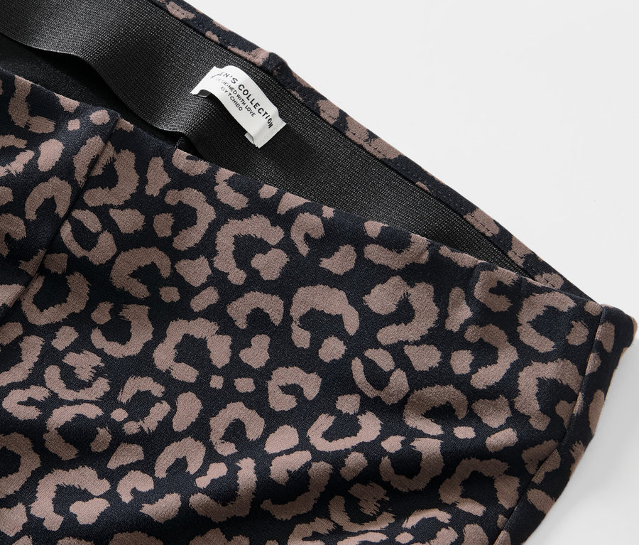 Vue détaillée d'un legging heavy imprimé.